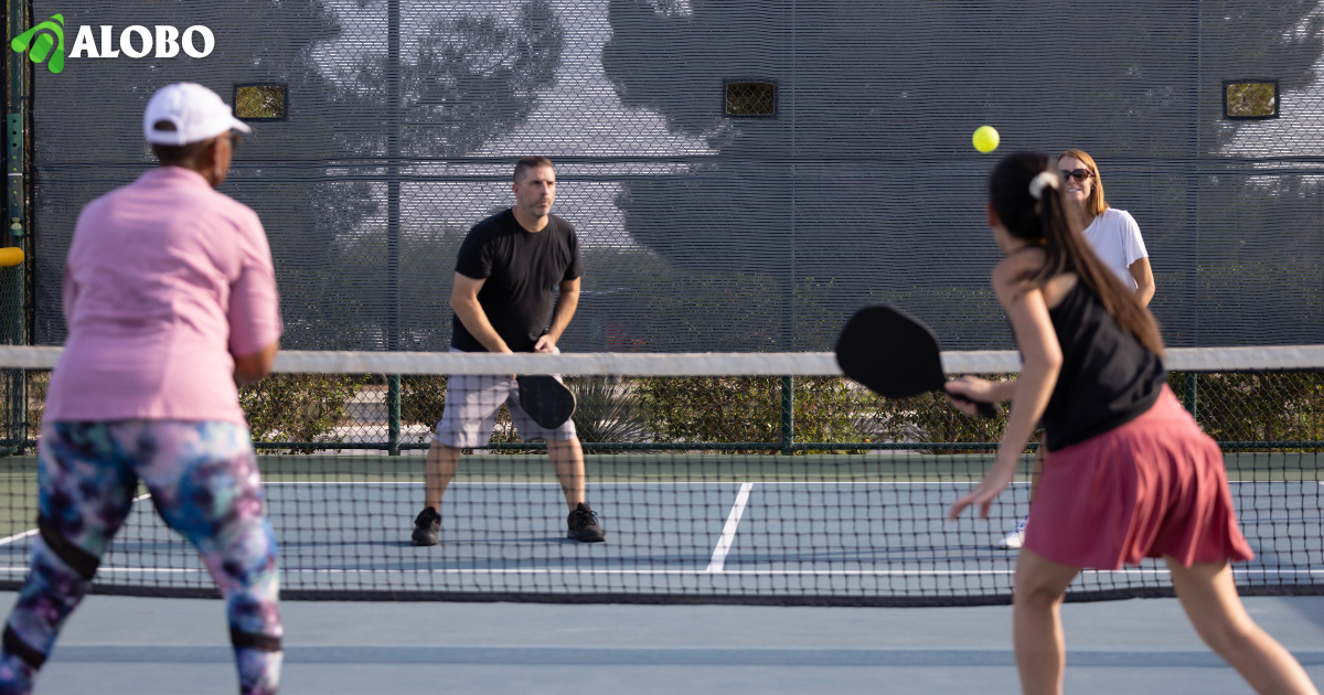 Cách đỡ bóng trong pickleball